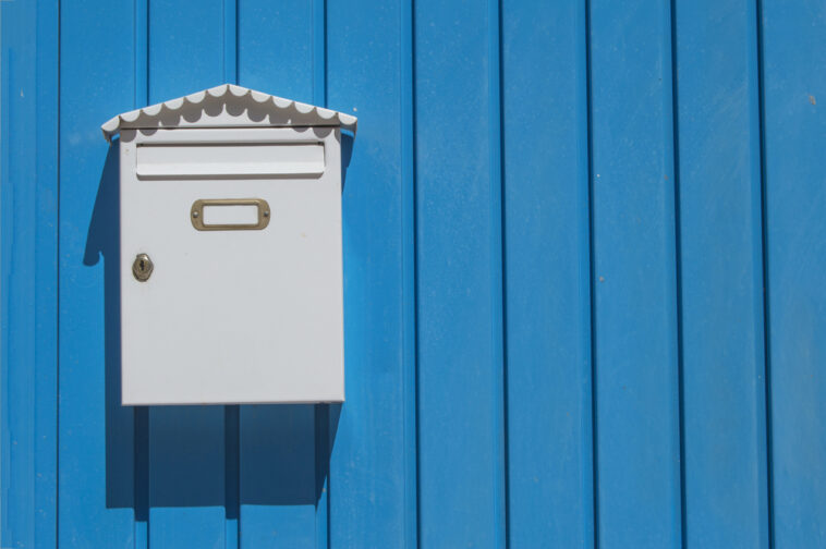 Post im Garten: Was in Schweizer Schrebergärten beim Briefkastenbau zu beachten ist