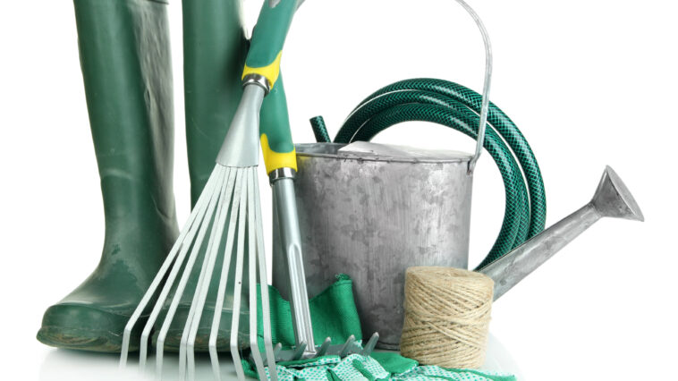 Gartengeräte für jede Jahreszeit: Was gehört zur Grundausstattung?