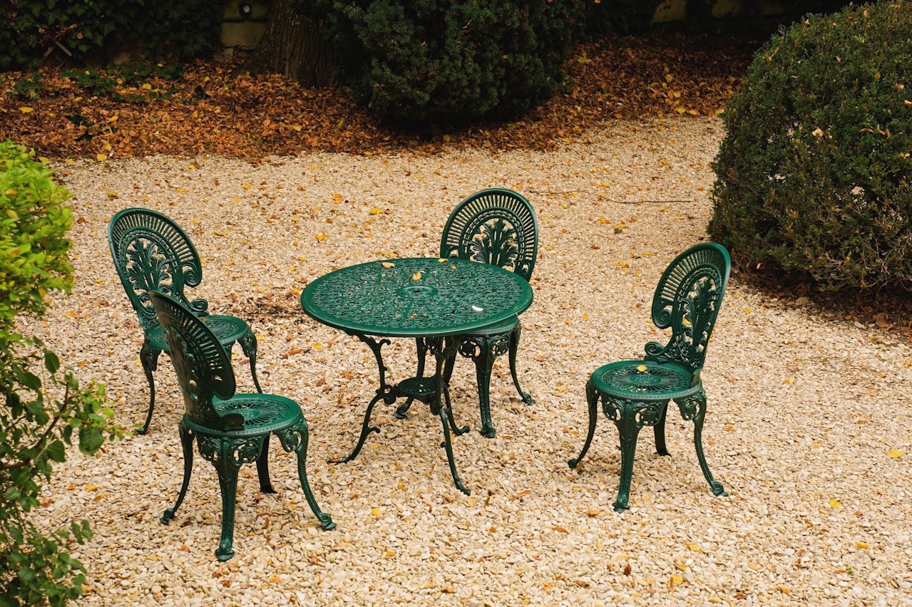 Mehr Komfort im Garten – Elegante Metallmöbel für moderne Gärten