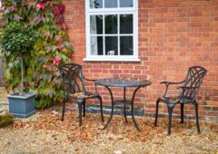 Gartenmöbel richtig lagern: Tipps für jede Jahreszeit